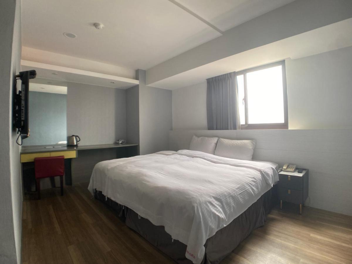 Bonjour Hotel ไถจง ภายนอก รูปภาพ